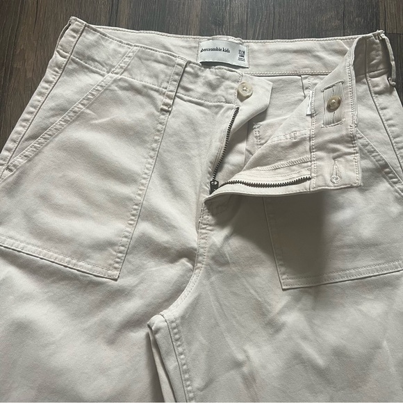 Abercrombie Kids Cream Adjustable Waist Mid Waist Wide Leg Cargo Pants long17/18 - Picture 6 of 13